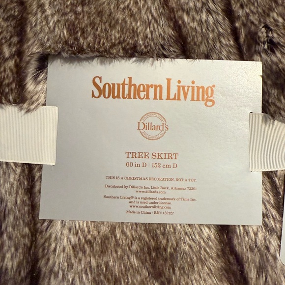Southern Living Faux Fur Tree Skirt - Picture 2 of 3